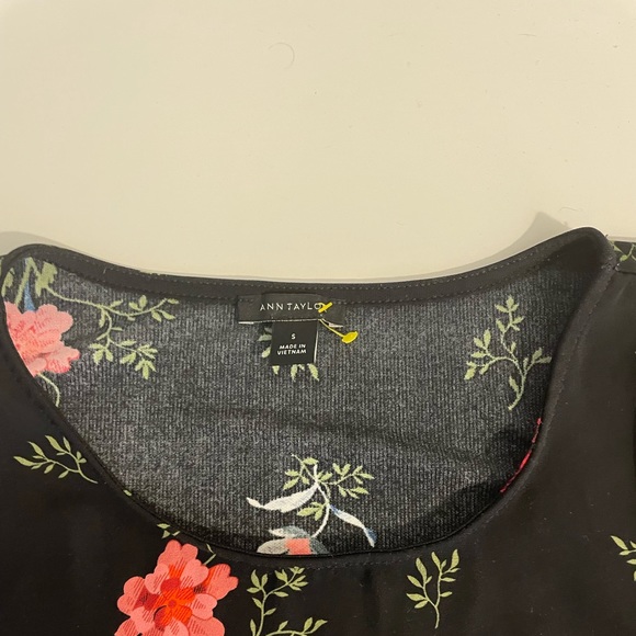 Ann Taylor Size Small Top - Picture 4 of 5